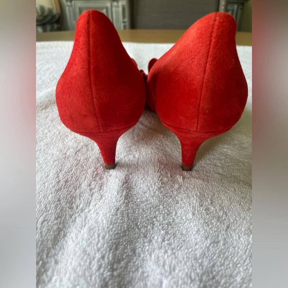 New! ANTHROPOLOGIE RED SUEDE KITTEN HEEL RUFFLE PUMPS SIZE 7.5